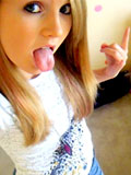 Girlfriends tease in selfpics