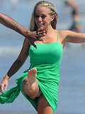 Kendra wilkinson upskirt