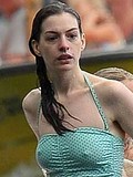 Anne hathaway bikini pics