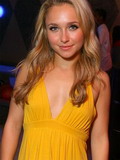 Hayden Panettiere in tiny bikini